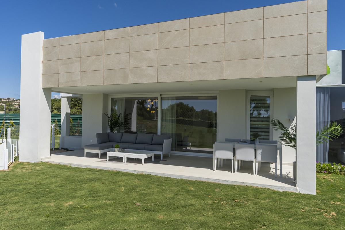 Emerald Greens - mibgroup.es