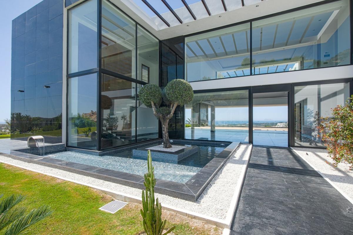 Brand new contemporary Villa in Benahavis - mibgroup.es
