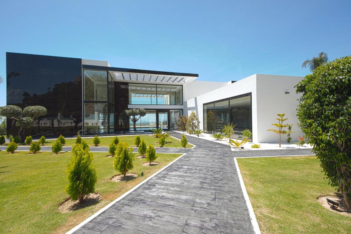 Brand new contemporary Villa in Benahavis - mibgroup.es