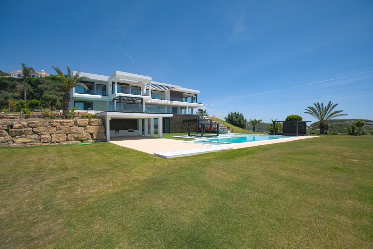 Brand new contemporary Villa in Benahavis - mibgroup.es