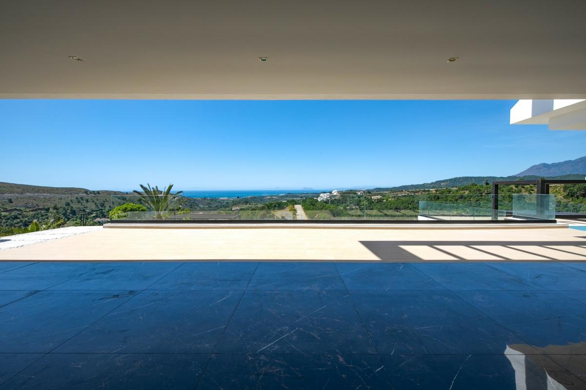 Brand new contemporary Villa in Benahavis - mibgroup.es