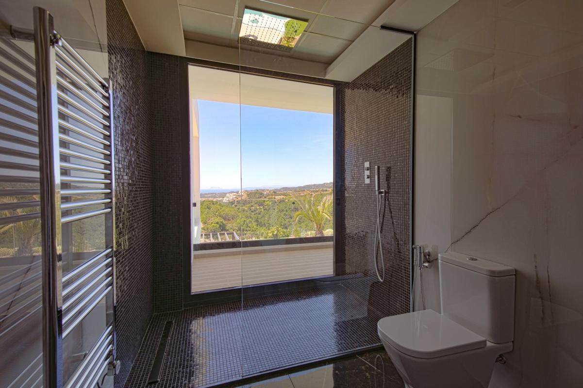 Brand new contemporary Villa in Benahavis - mibgroup.es