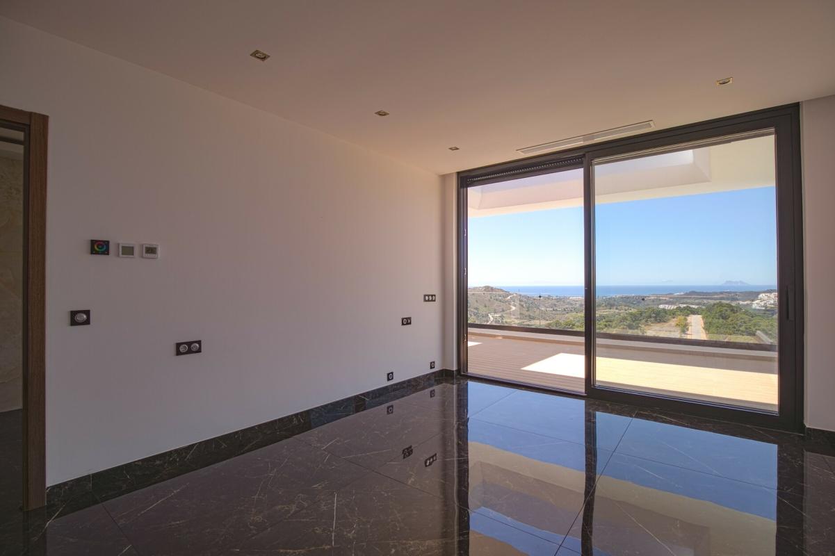 Brand new contemporary Villa in Benahavis - mibgroup.es