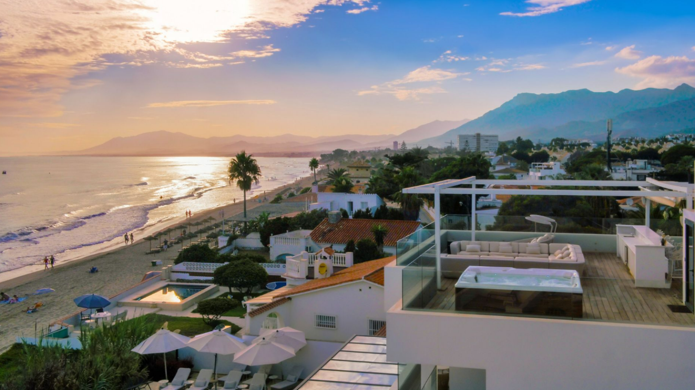 Contemporary Beachfront Villa - mibgroup.es