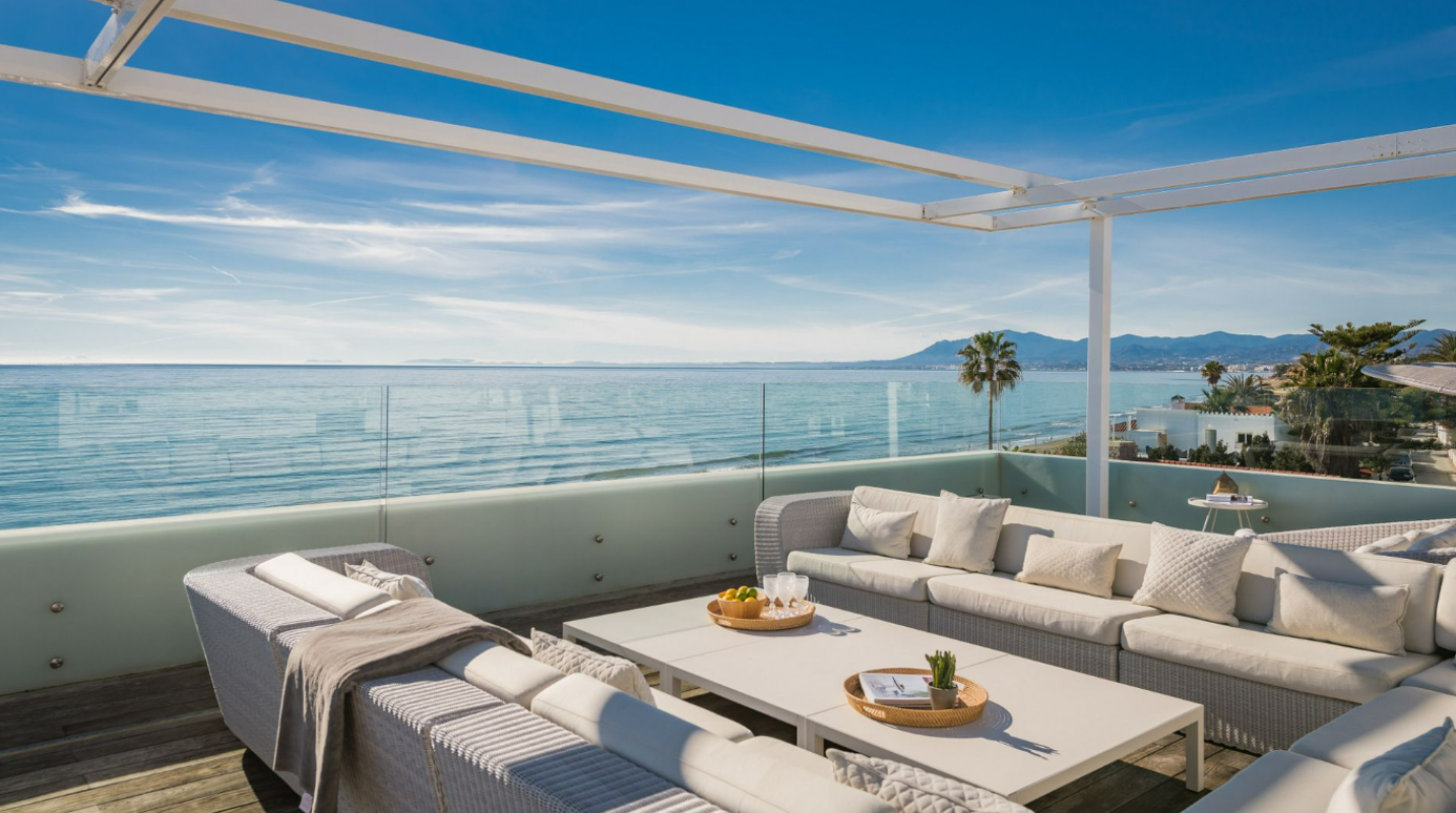 Contemporary Beachfront Villa - mibgroup.es