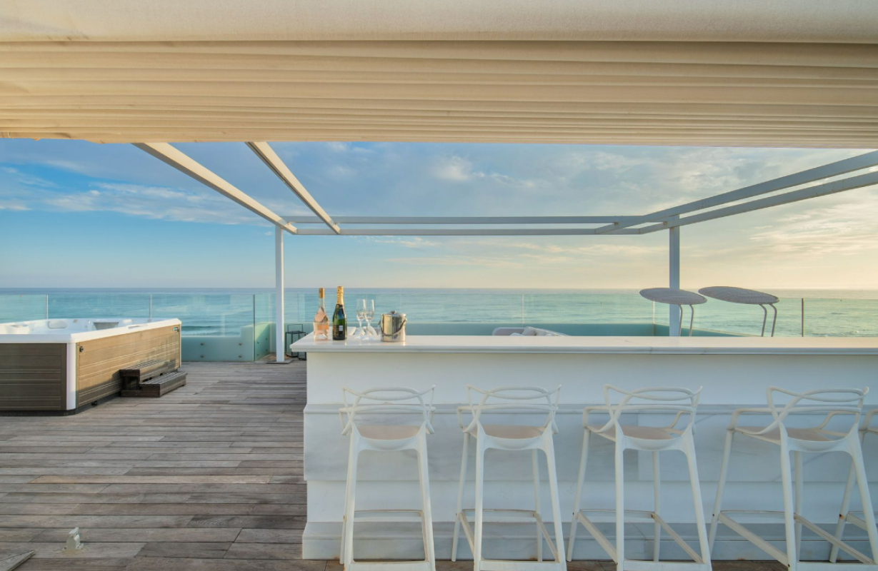 Contemporary Beachfront Villa - mibgroup.es