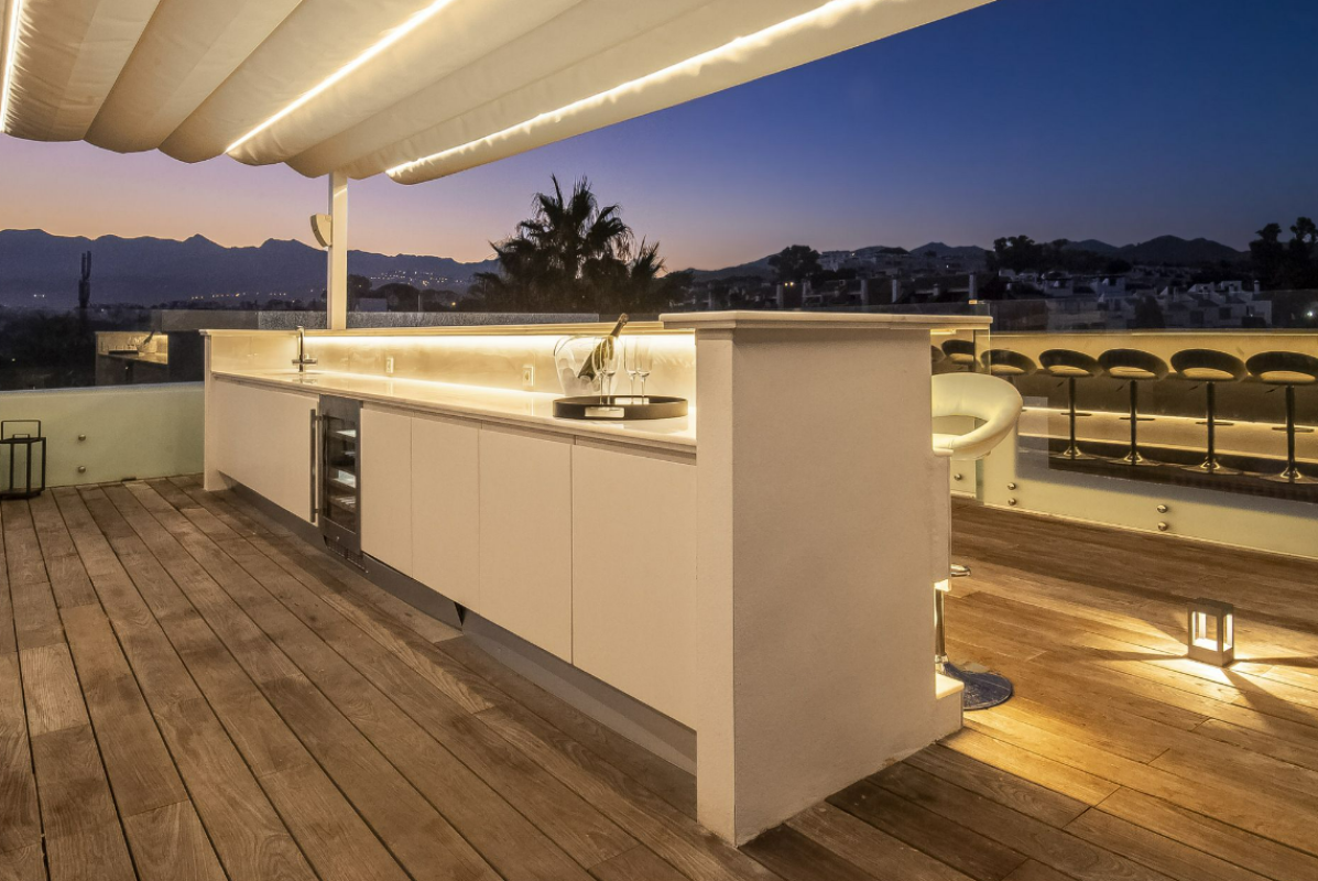 Contemporary Beachfront Villa - mibgroup.es