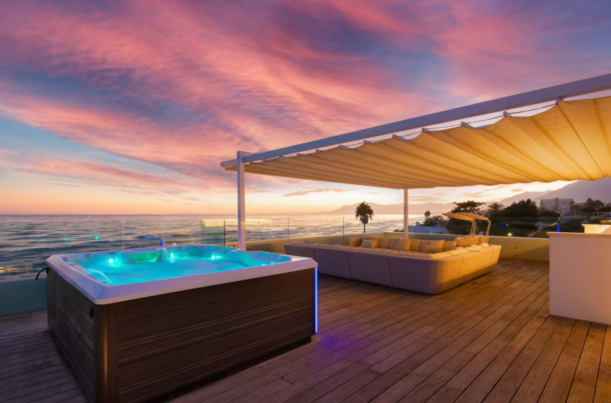 Contemporary Beachfront Villa - mibgroup.es