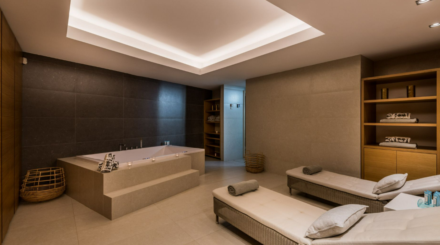 Contemporary Beachfront Villa - mibgroup.es