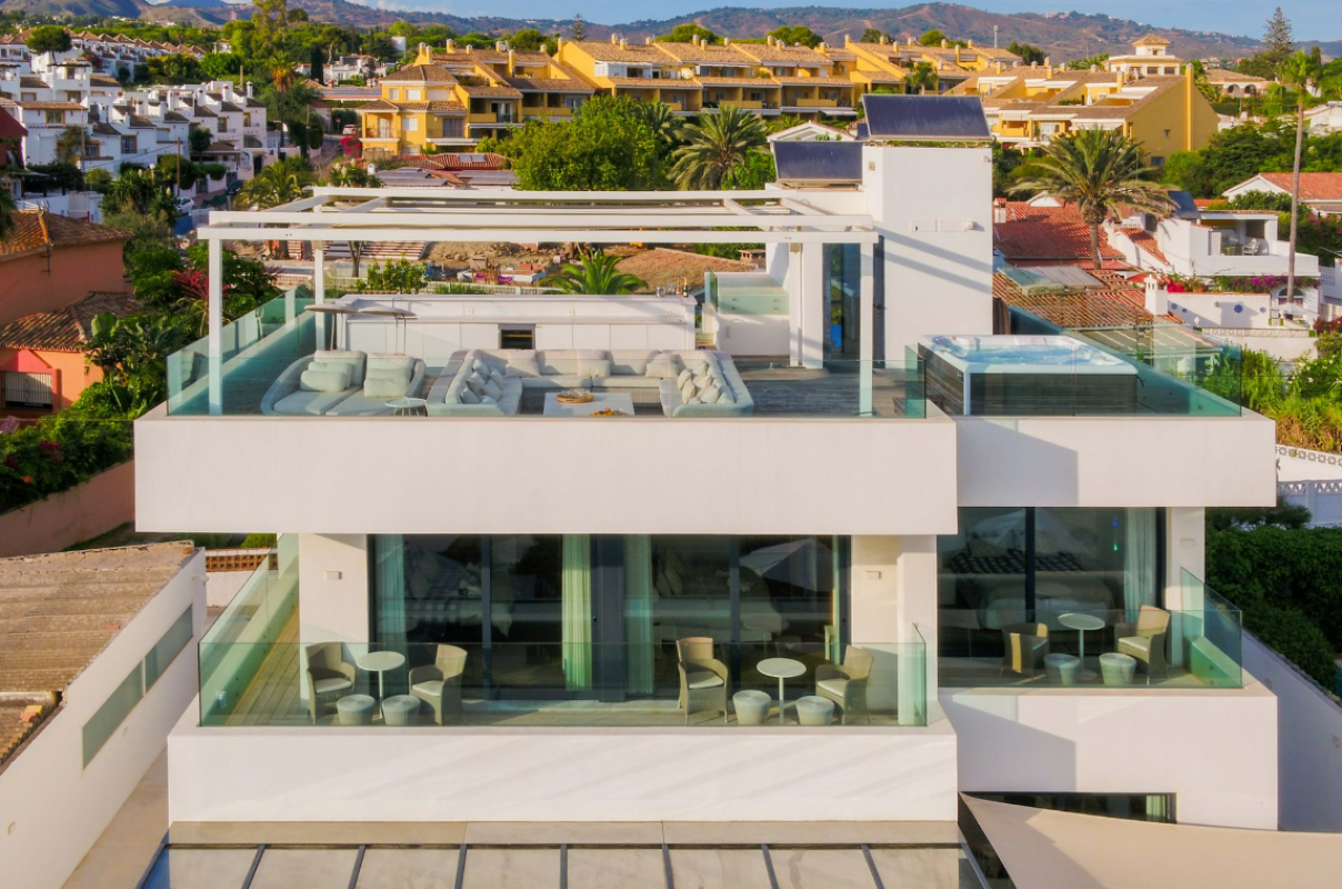 Contemporary Beachfront Villa - mibgroup.es