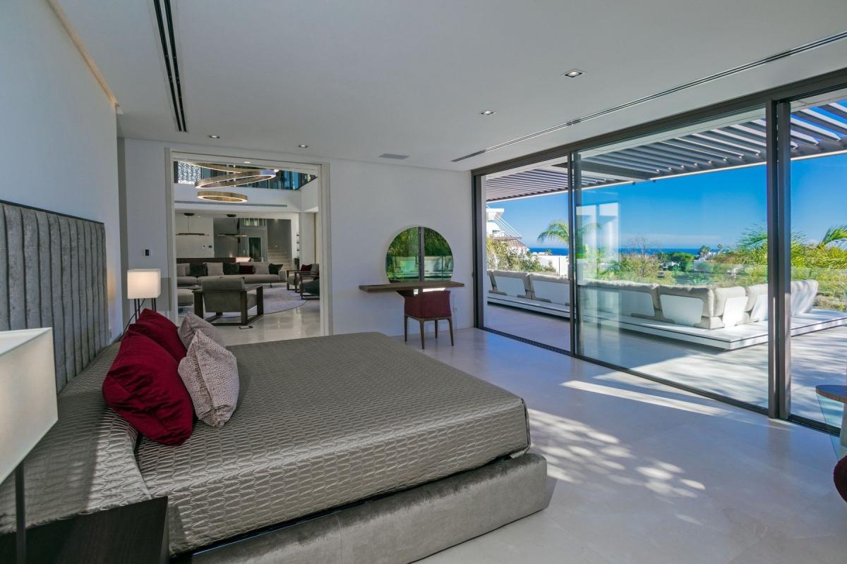 Brand new modern villa with sea and golf views - mibgroup.es
