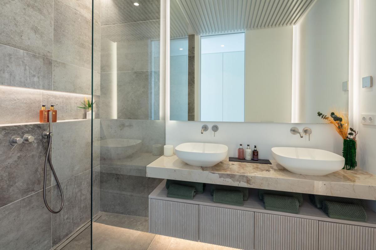 Big Daddy - The Hills - mibgroup.es