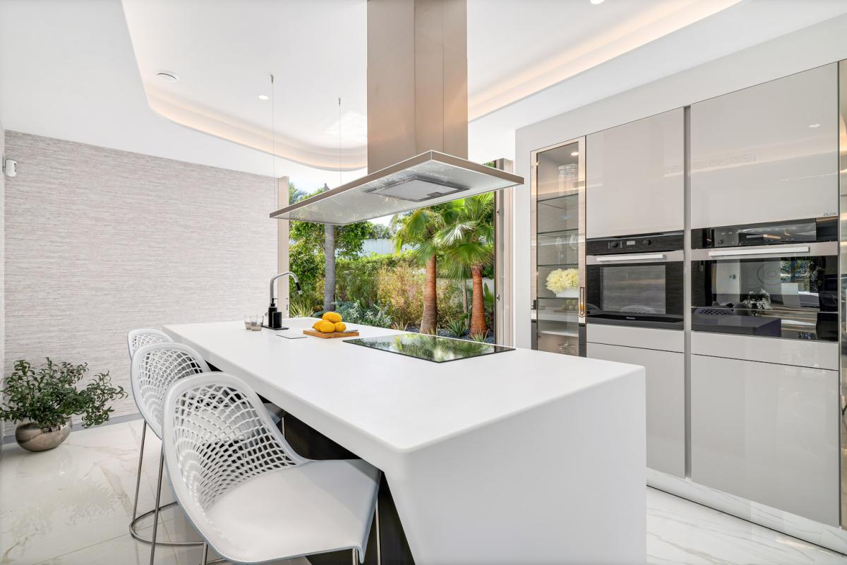 Breath-taking Newly Built Villa Located in Los Monteros beach - mibgroup.es