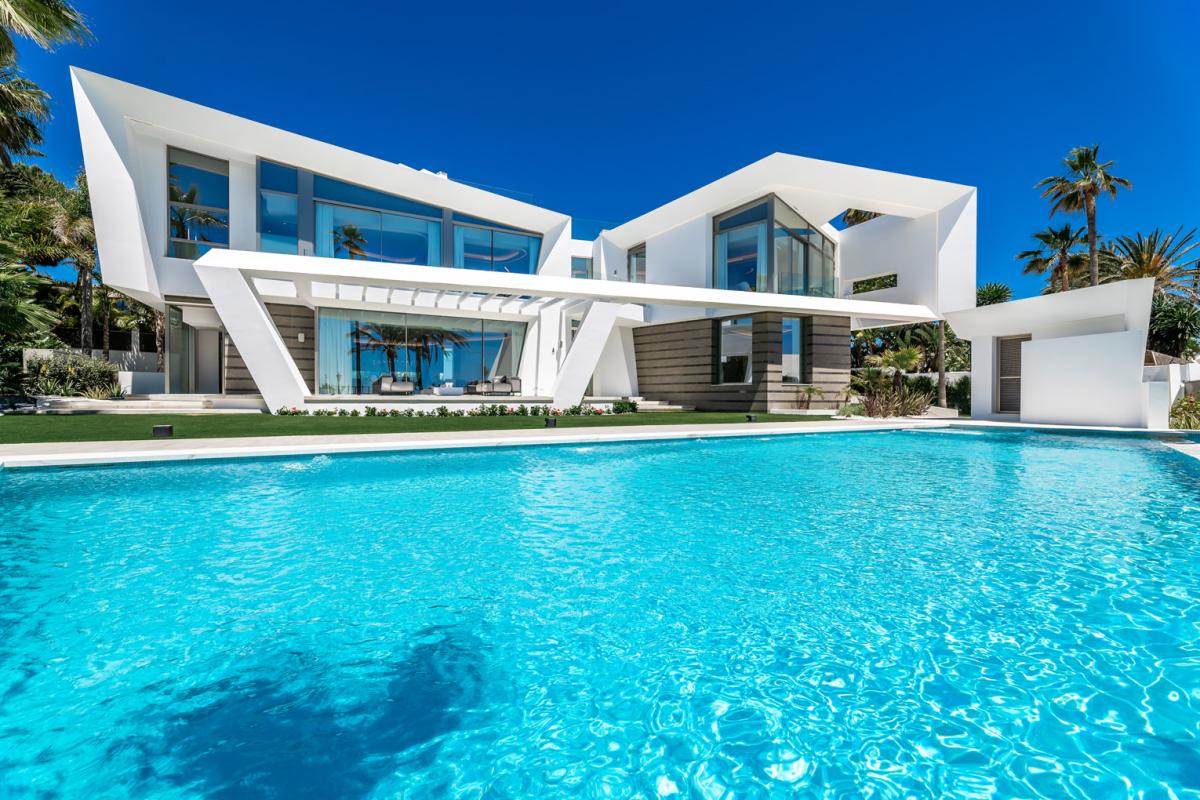 Breath-taking Newly Built Villa Located in Los Monteros beach - mibgroup.es
